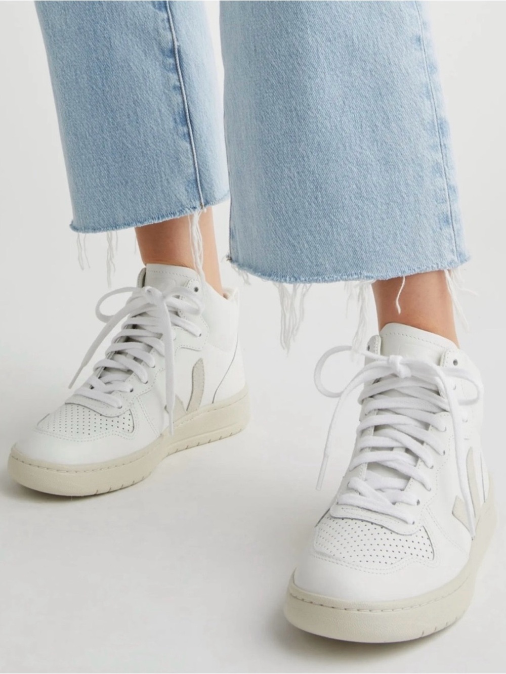 NIB Size 7 EU38 Veja V-15 Leather sneakers high tops